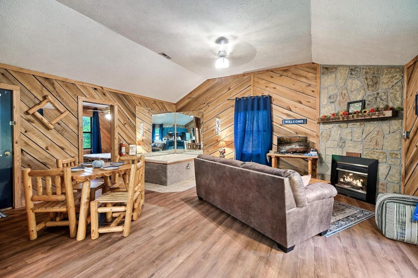 Romantic Mtn Cabin Hot Tub & Jacuzzi Views Sevierville Zewnętrze zdjęcie