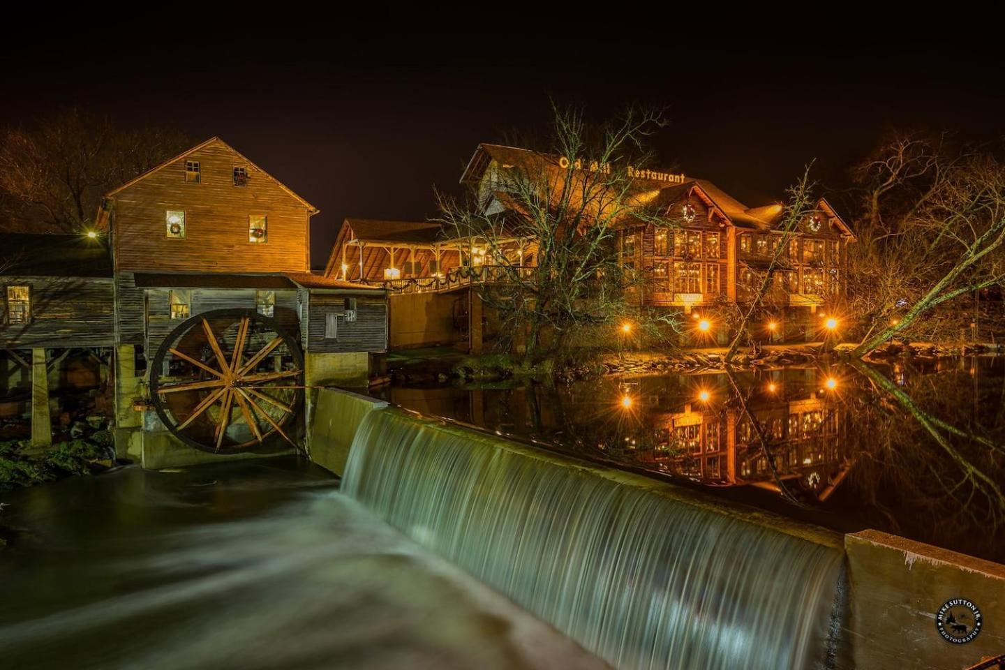 Romantic Mtn Cabin Hot Tub & Jacuzzi Views Sevierville Zewnętrze zdjęcie